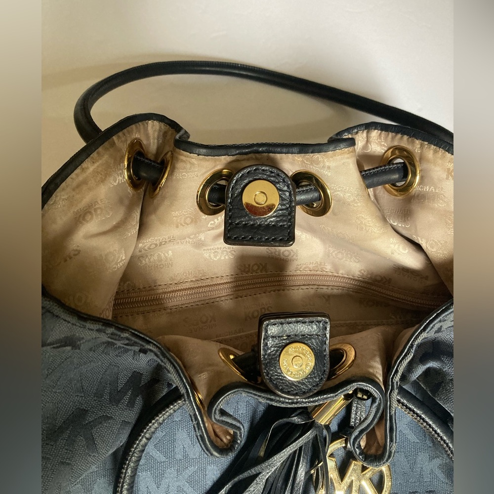 Michael Kors East West Ring Tote MK Logo Hobo Shoulder Bag in Dark Blue EUC - Picture 14 of 15